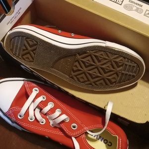 Sz 8 Red Converse
